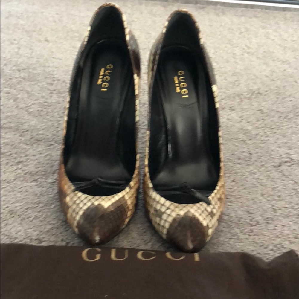 Authentic Gucci Python heels. Hello!!!!! - Picture 2 of 8
